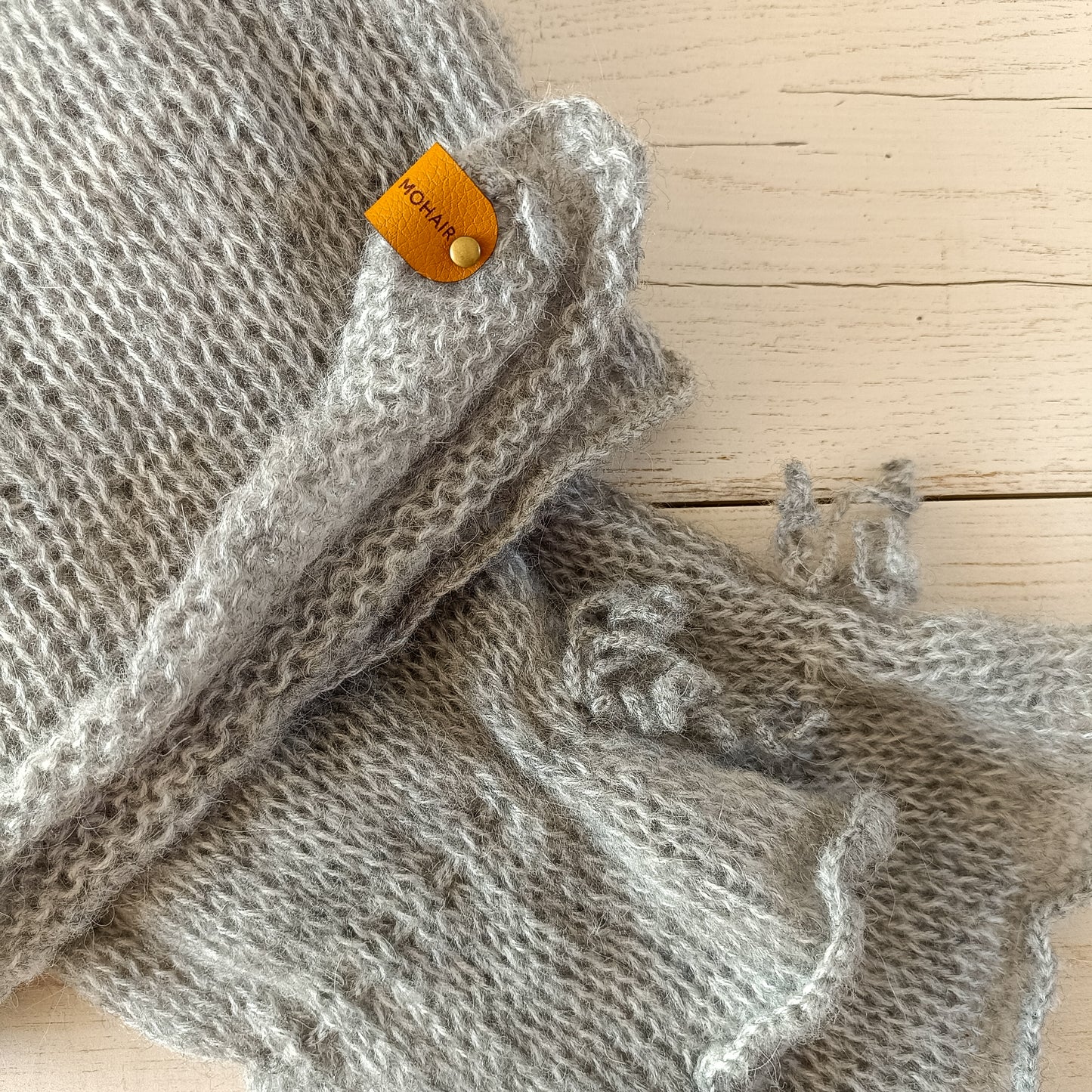 Size M-L Gray Exceptionally Soft Loose Sweater Warm and Comfortable Pullover Non-itchy Long Tie Sleeves