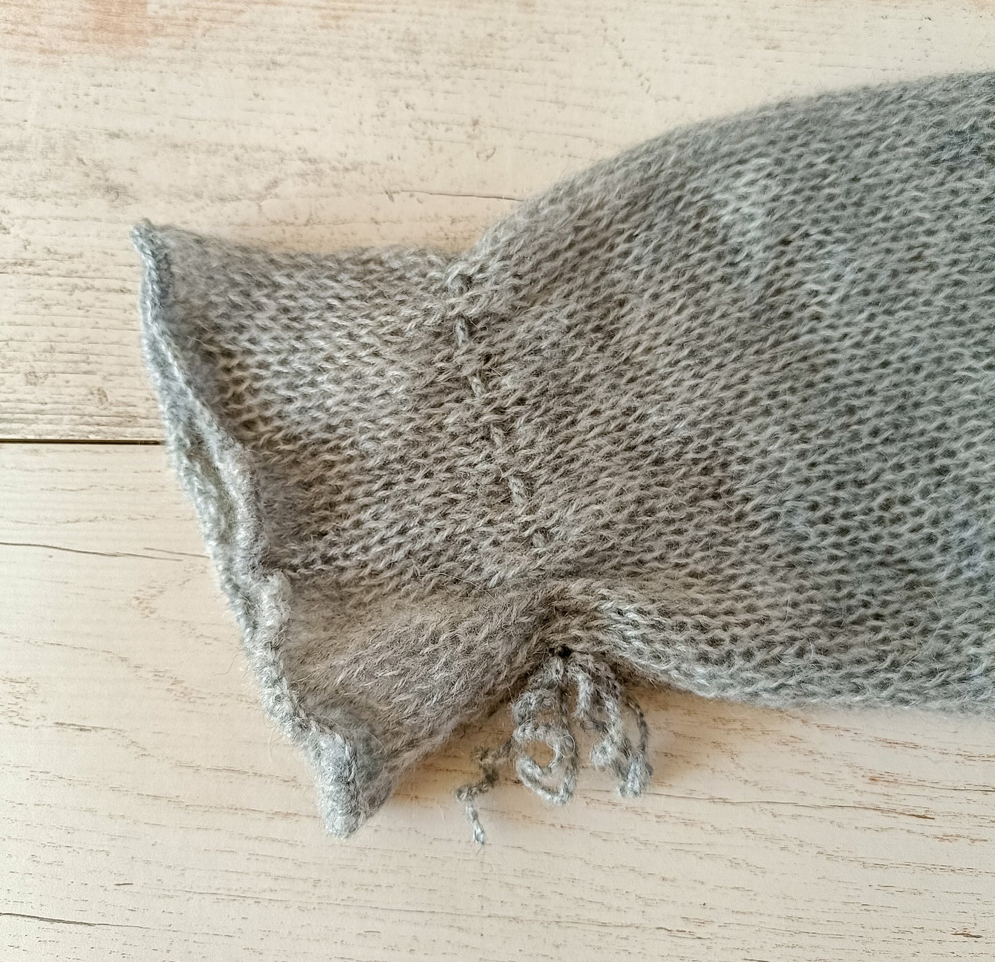 Size M-L Gray Exceptionally Soft Loose Sweater Warm and Comfortable Pullover Non-itchy Long Tie Sleeves