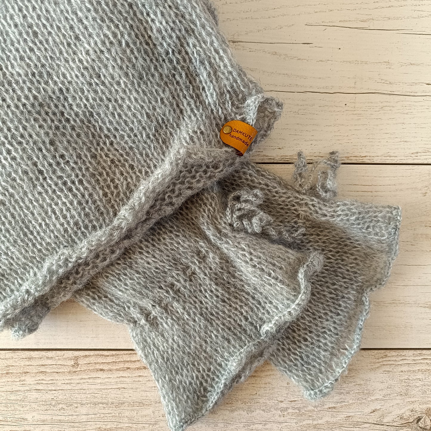 Size M-L Gray Exceptionally Soft Loose Sweater Warm and Comfortable Pullover Non-itchy Long Tie Sleeves