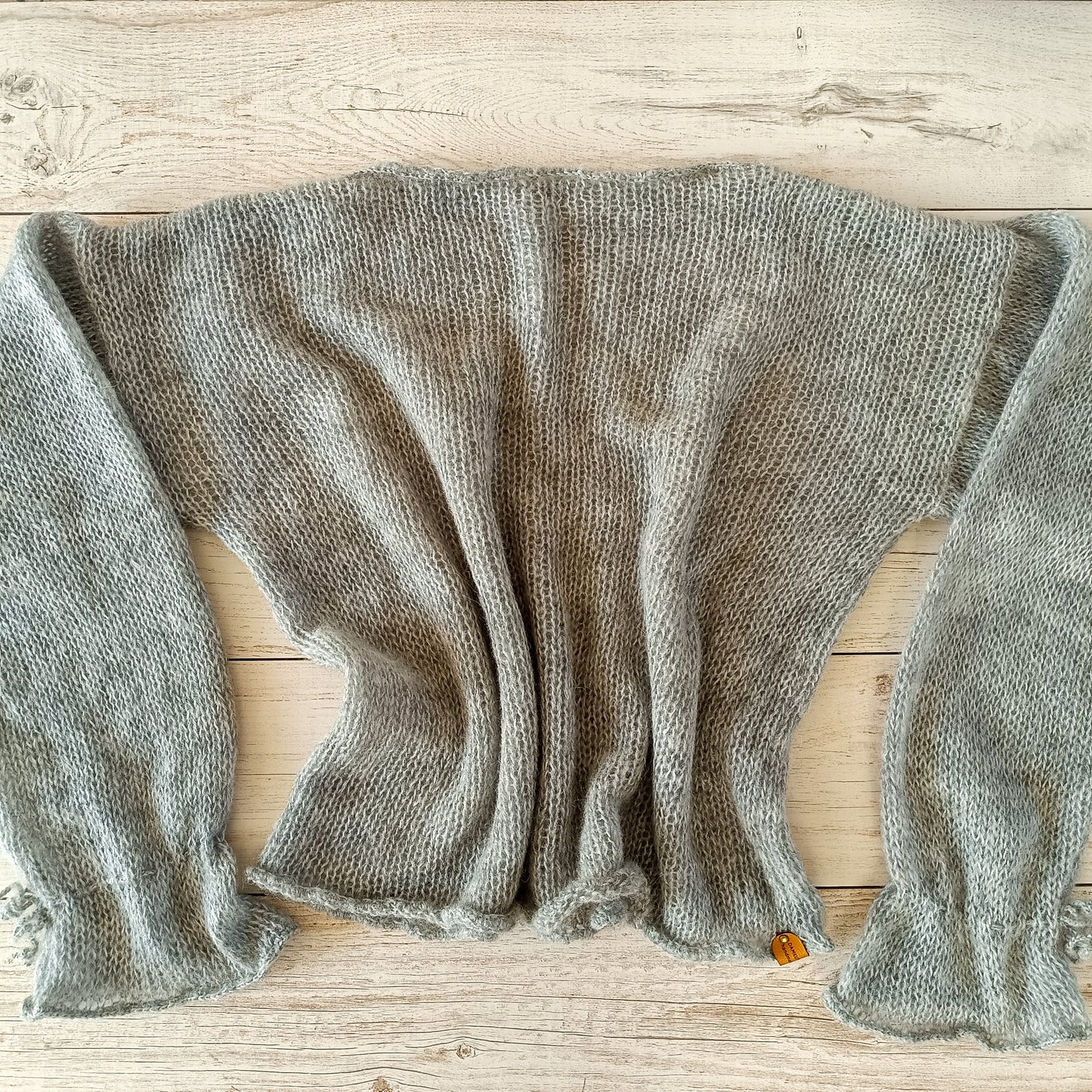 Size M-L Gray Exceptionally Soft Loose Sweater Warm and Comfortable Pullover Non-itchy Long Tie Sleeves